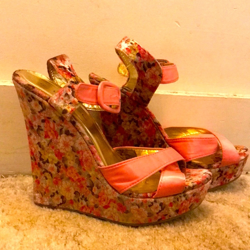 Wedges size 9 perfect condition